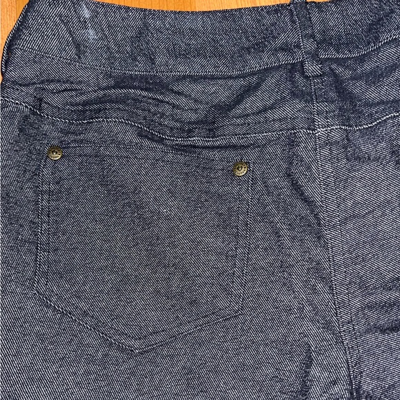 Betsey Johnson Knee length/ Cigarette pants - size 8 but runs like a sm. 6. - Picture 3 of 4